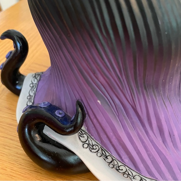 Disney Showcase Couture de Force Ursula Figurine - Picture 7 of 12